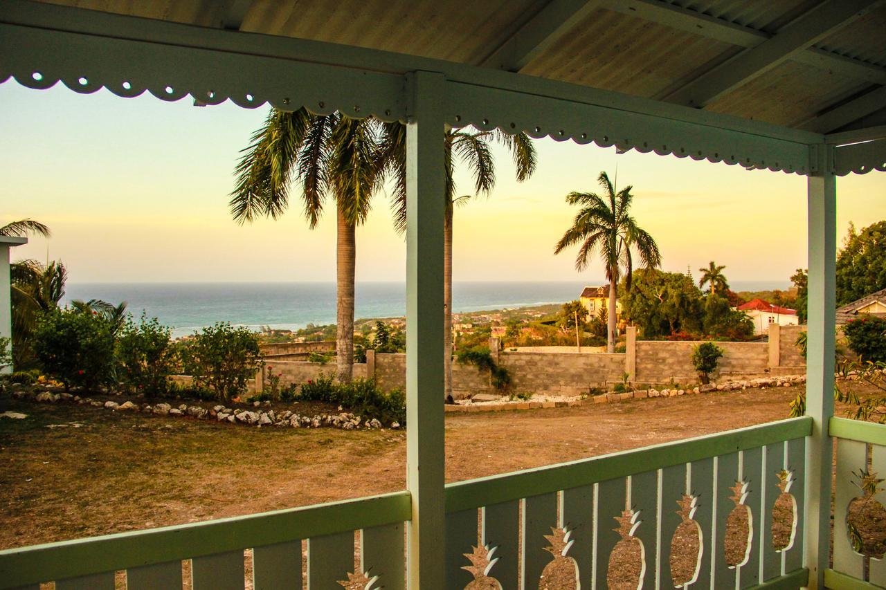 Sunshine Lodge: Your Home Away From Home Montego Bay Exteriör bild